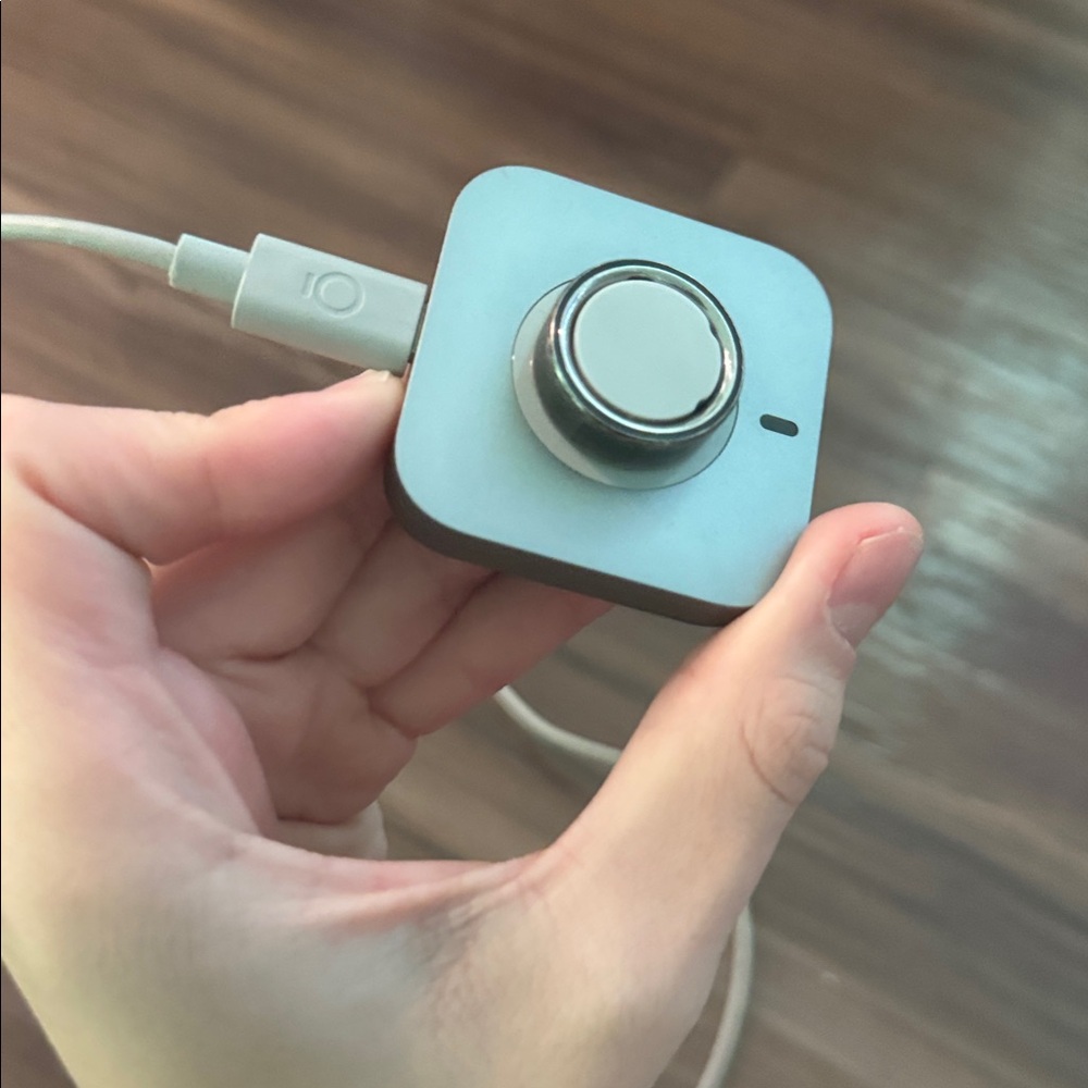 Nice ring; size 8 color stealth, comes with charger - Picture 2 of 4